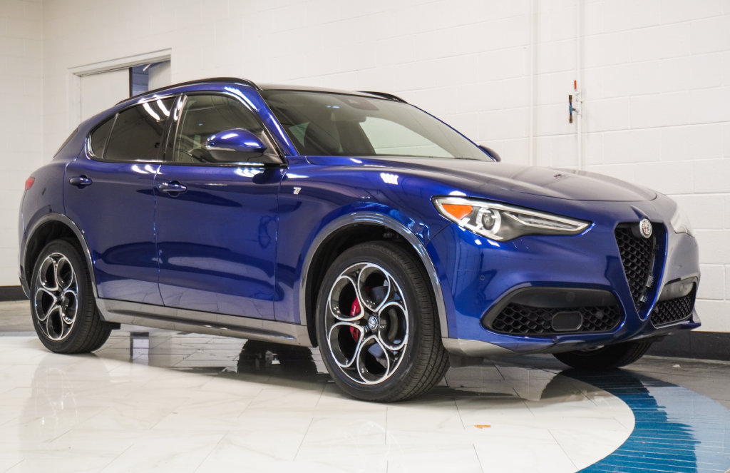 Used 2023 Alfa Romeo Stelvio Ti AWD/4WD image 5