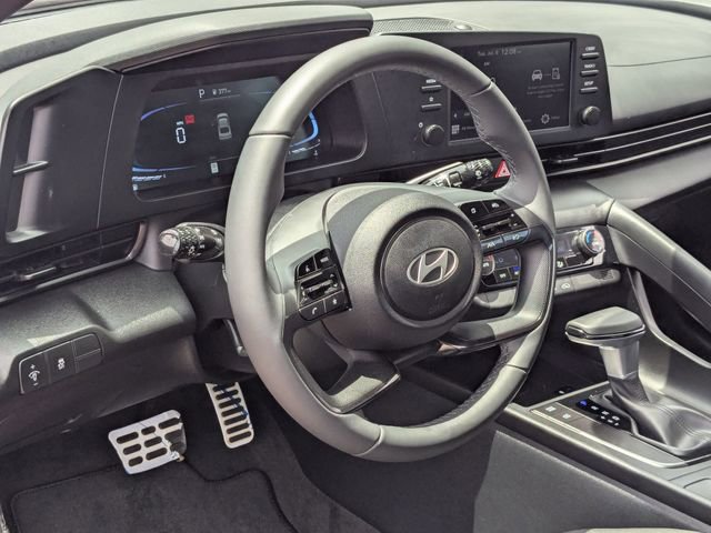 Used 2025 Hyundai Elantra Sport image 14