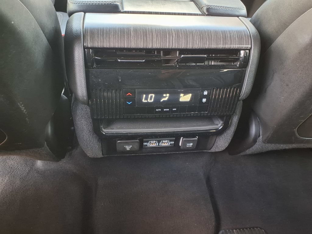 Used 2024 Jeep Wagoneer Series II w/ Flexible Seating Group RWD image 16