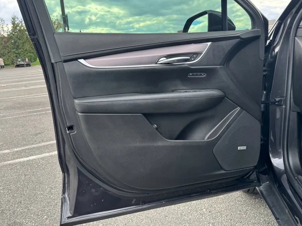 Used 2019 Cadillac XT4 Sport w/ Cold Weather Package image 7