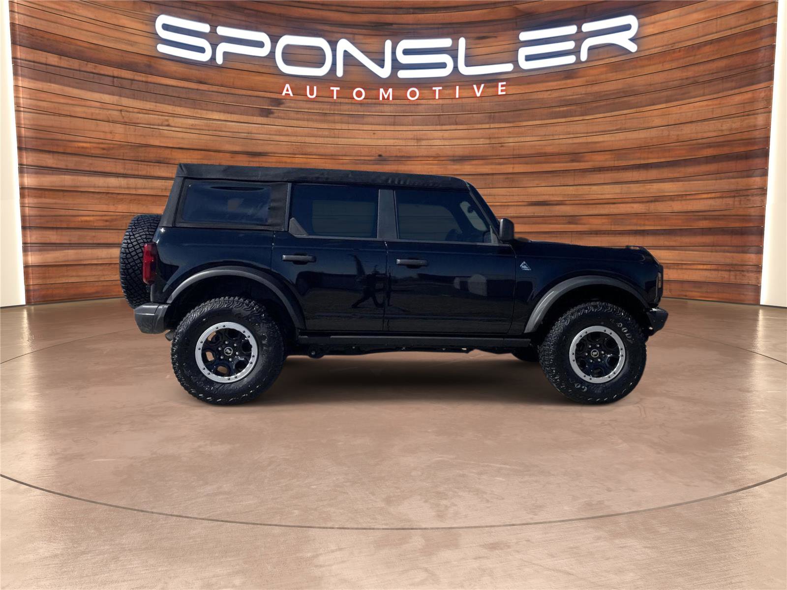 Used 2024 Ford Bronco Black Diamond w/ Sasquatch Package image 8