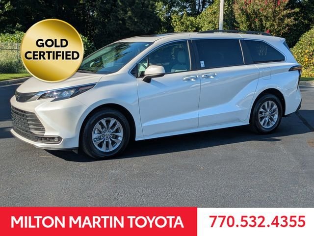 Certified 2026 Toyota Sienna XLE FWD image 9