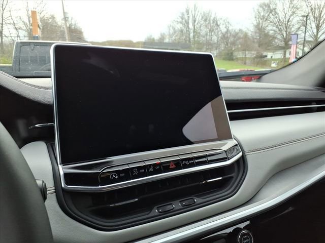 Used 2025 Jeep Compass Limited AWD/4WD image 18