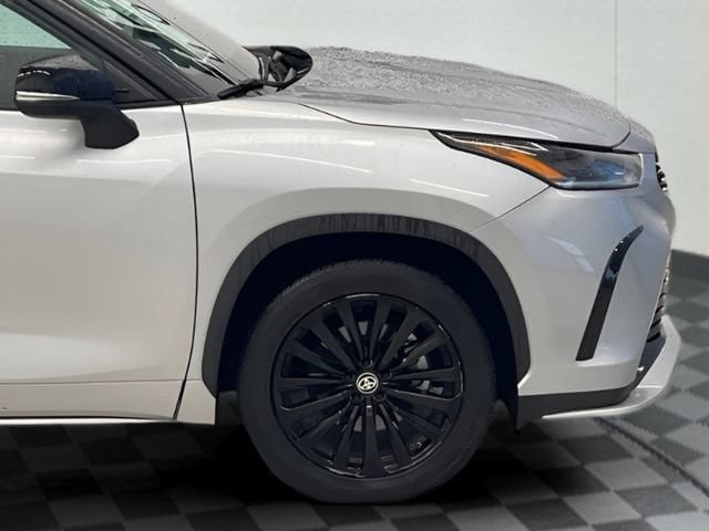 Used 2024 Toyota Highlander XSE FWD image 8