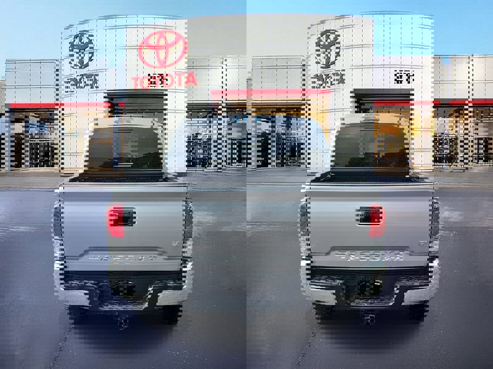 Used 2023 Toyota Tacoma TRD Off-Road image 6