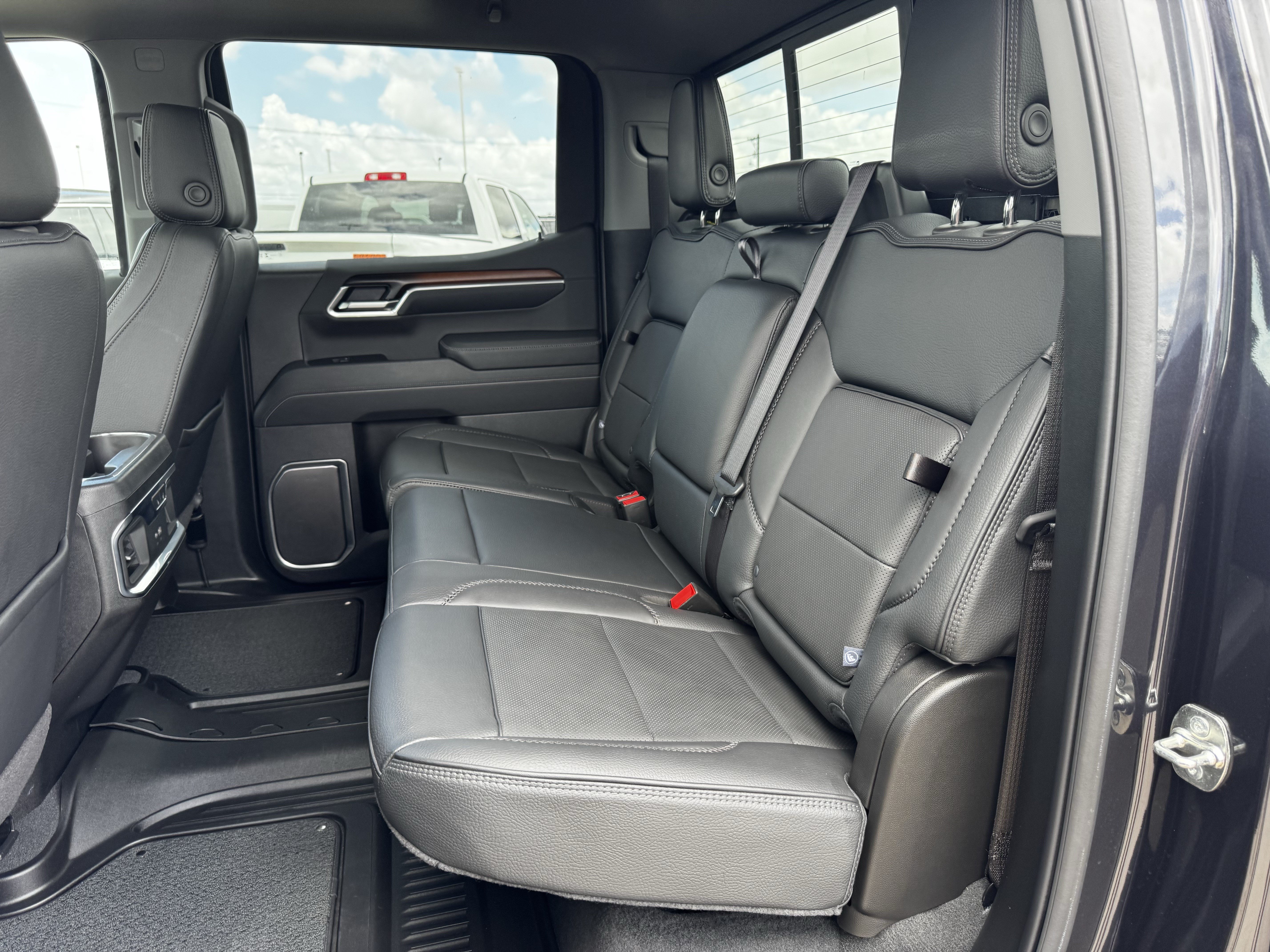 Used 2025 GMC Sierra 1500 Denali w/ Denali Reserve Package AWD/4WD image 31