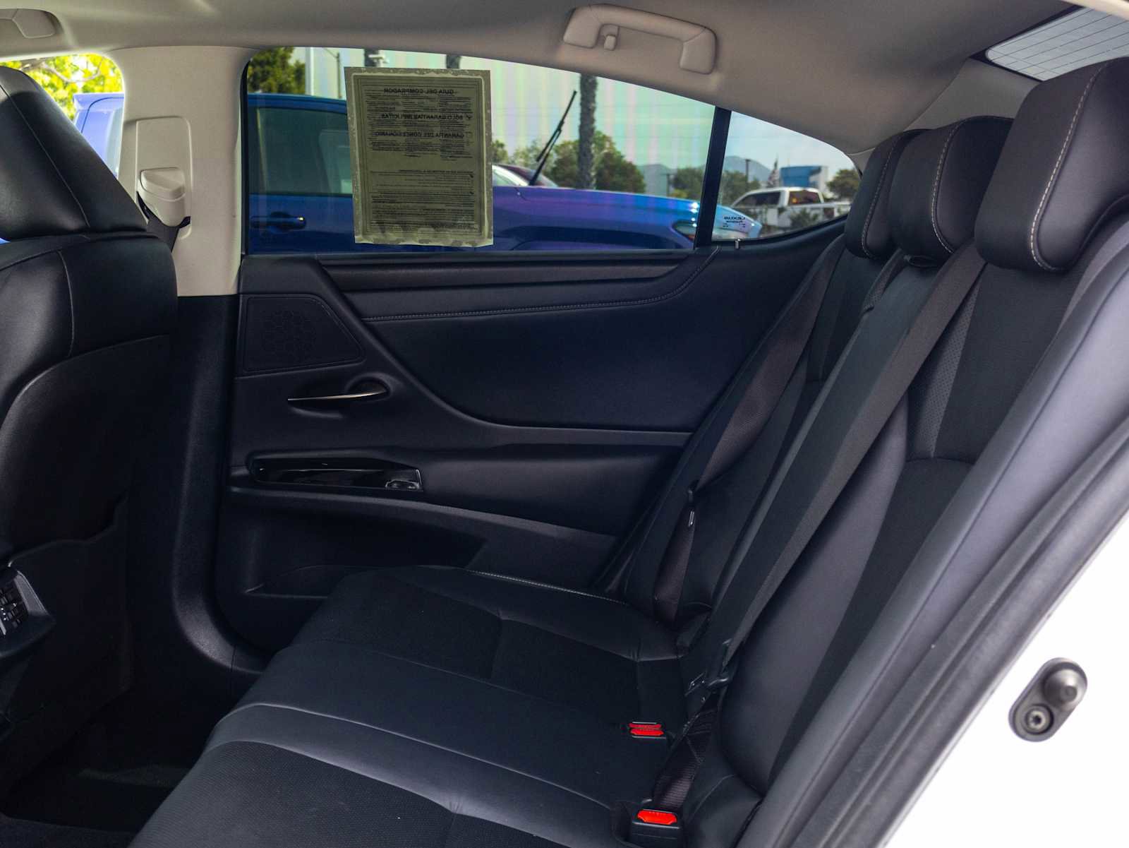 Used 2025 Lexus ES 300h w/ Premium Package image 16