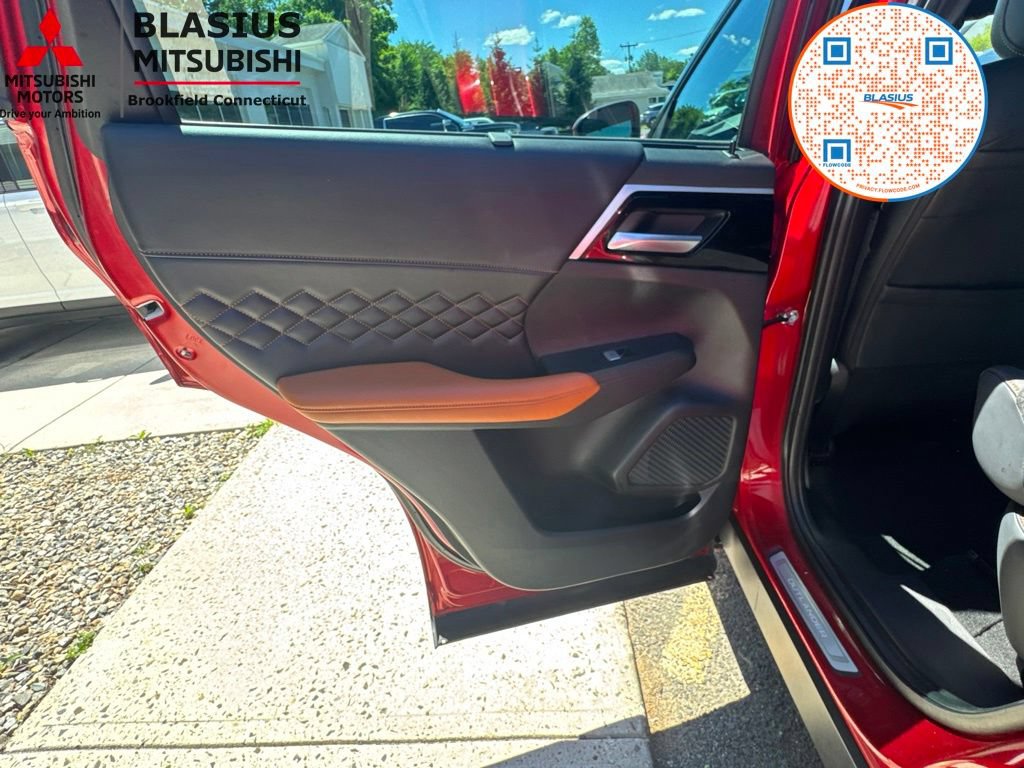 Used 2023 Mitsubishi Outlander SEL AWD/4WD image 32