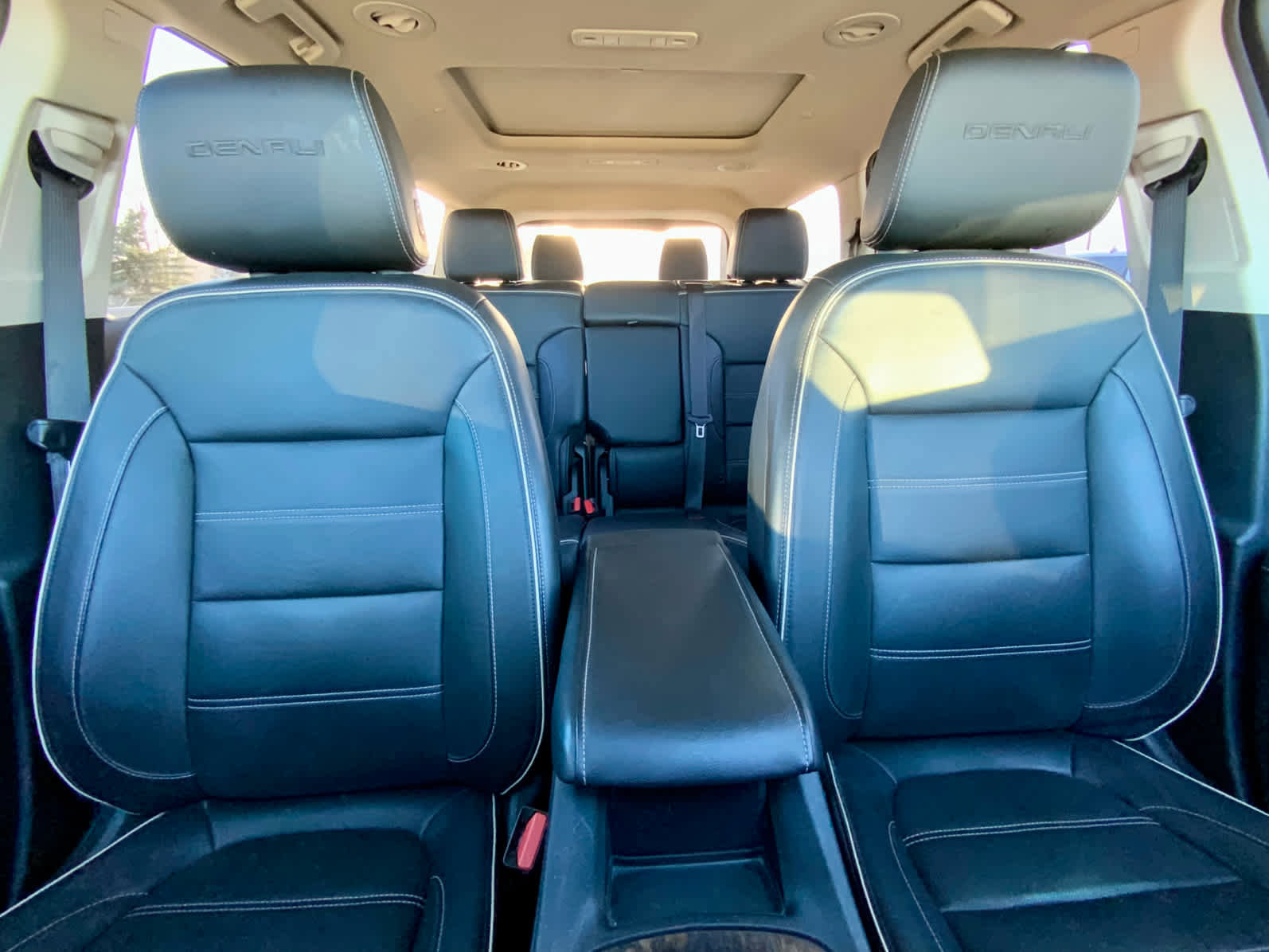 Used 2020 GMC Acadia Denali w/ Denali Ultimate Package image 32