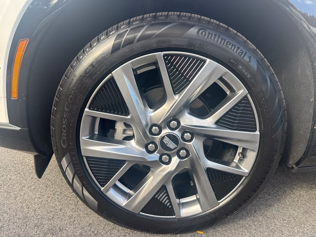 Used 2025 Cadillac Optiq Luxury 2 w/ LPO, Floor Liner Package AWD/4WD image 12