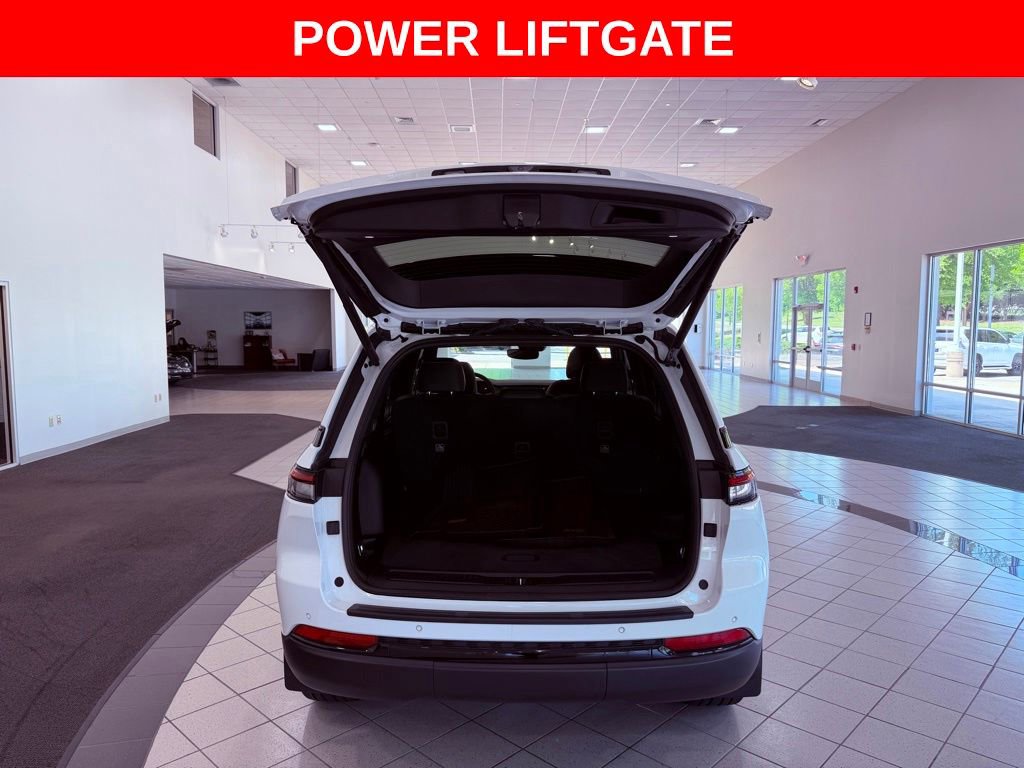 Used 2024 Jeep Grand Cherokee Limited w/ Black Appearance Package AWD/4WD image 7