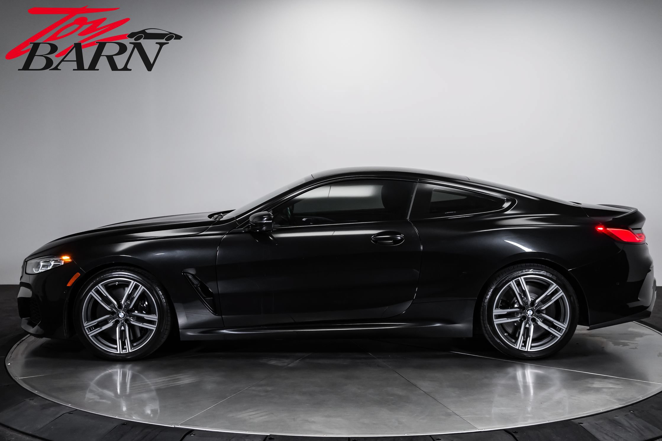 Used 2021 BMW M850i xDrive Coupe w/ Driving Assistance Package AWD/4WD image 2