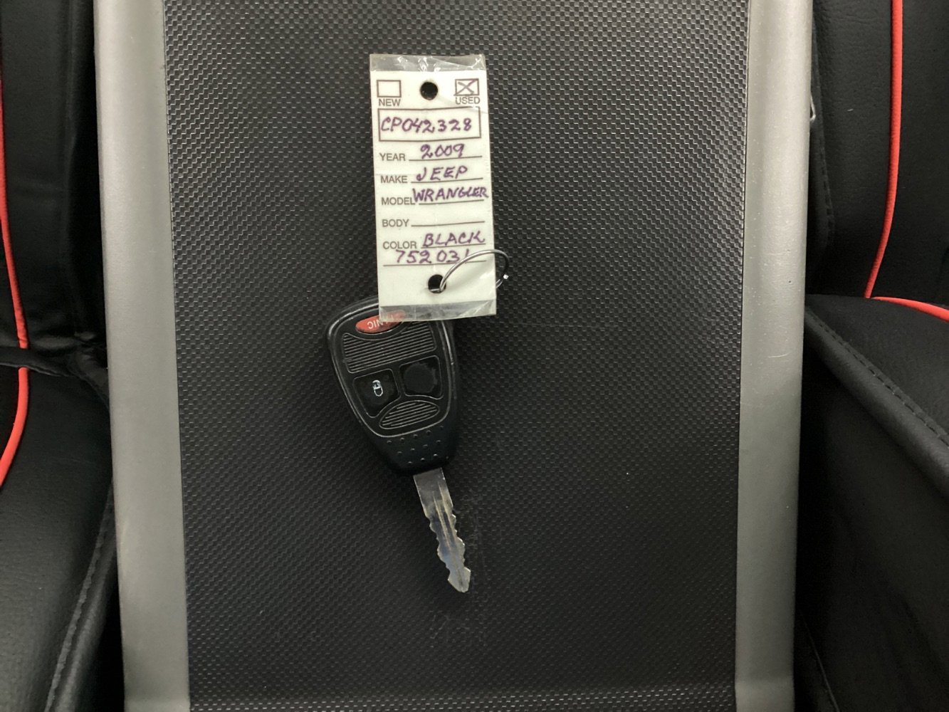 Used 2009 Jeep Wrangler Unlimited Sahara w/ Dual Top Group image 40