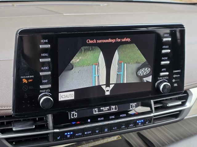 Used 2024 Toyota Sienna Platinum AWD/4WD image 21