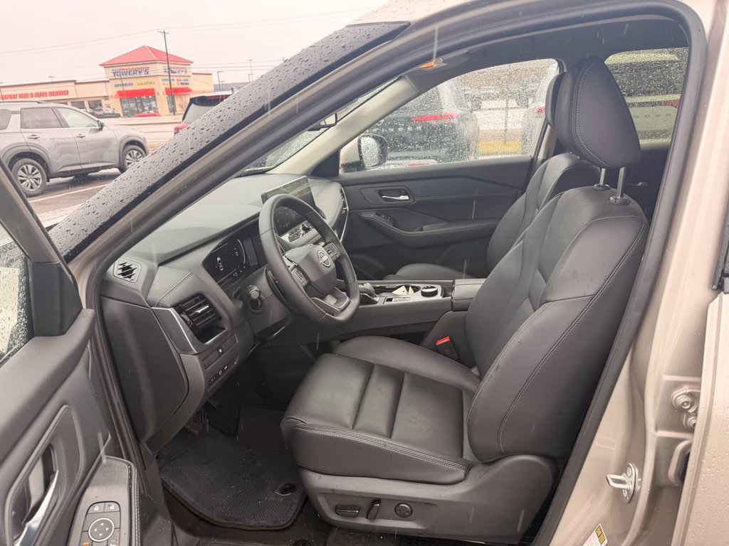 Used 2025 Nissan Rogue SL image 6