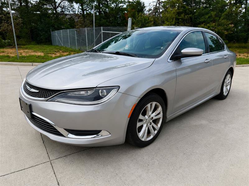 Used 2017 Chrysler 200 Limited w/ Driver Assist Package FWD image 3