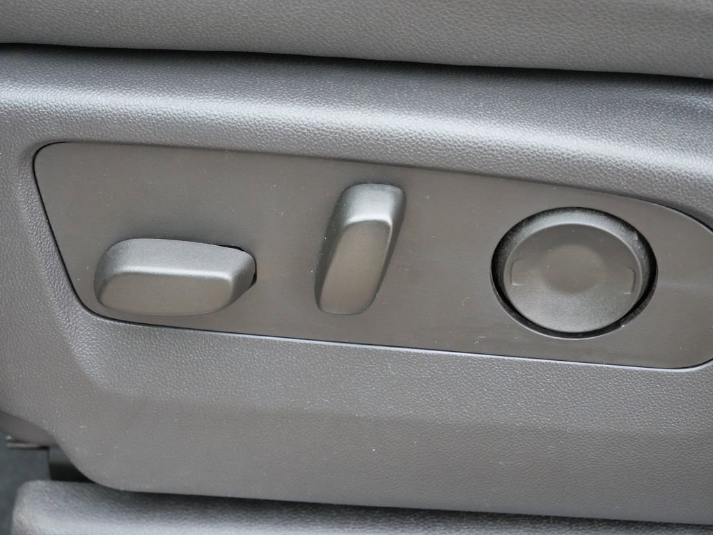 Used 2025 Chevrolet Silverado 2500 ZR2 w/ Technology Package image 35