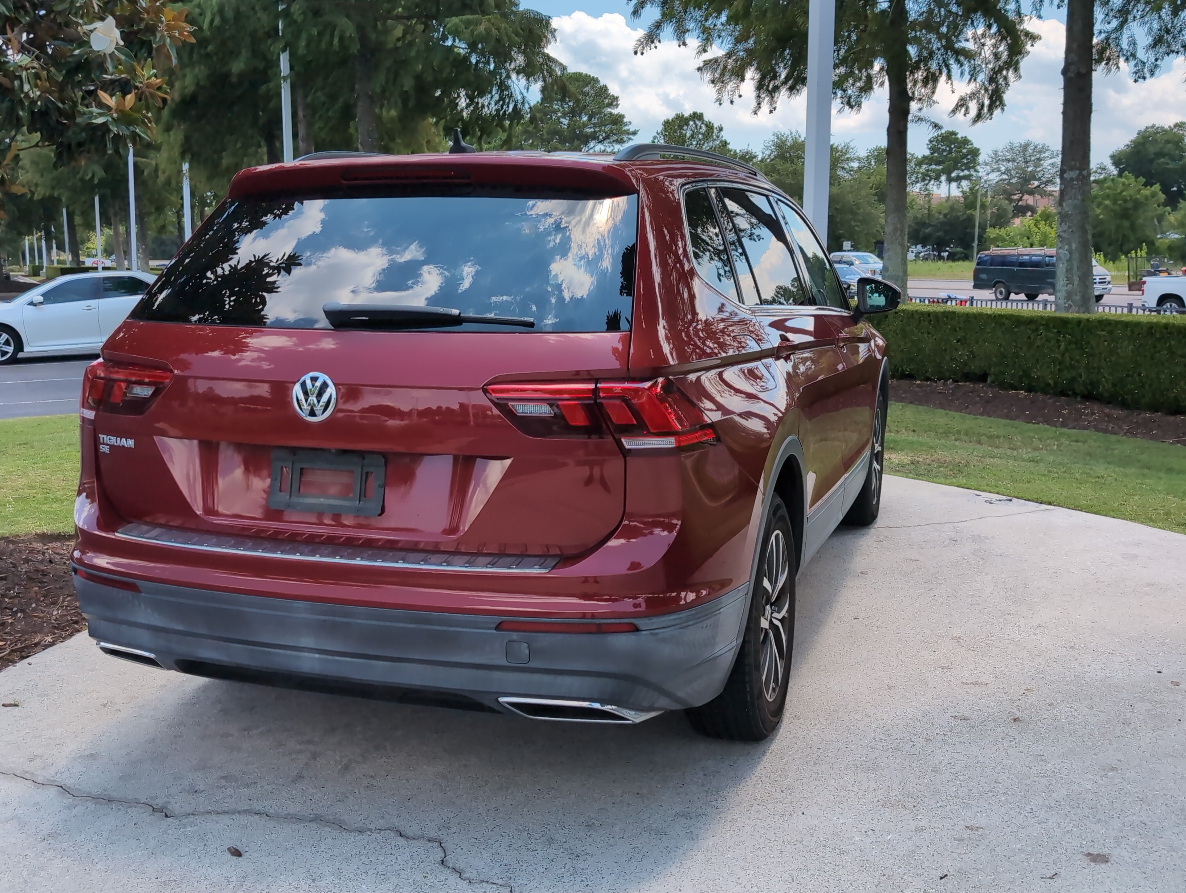 Used 2019 Volkswagen Tiguan SE w/ Panoramic Sunroof Package FWD image 10