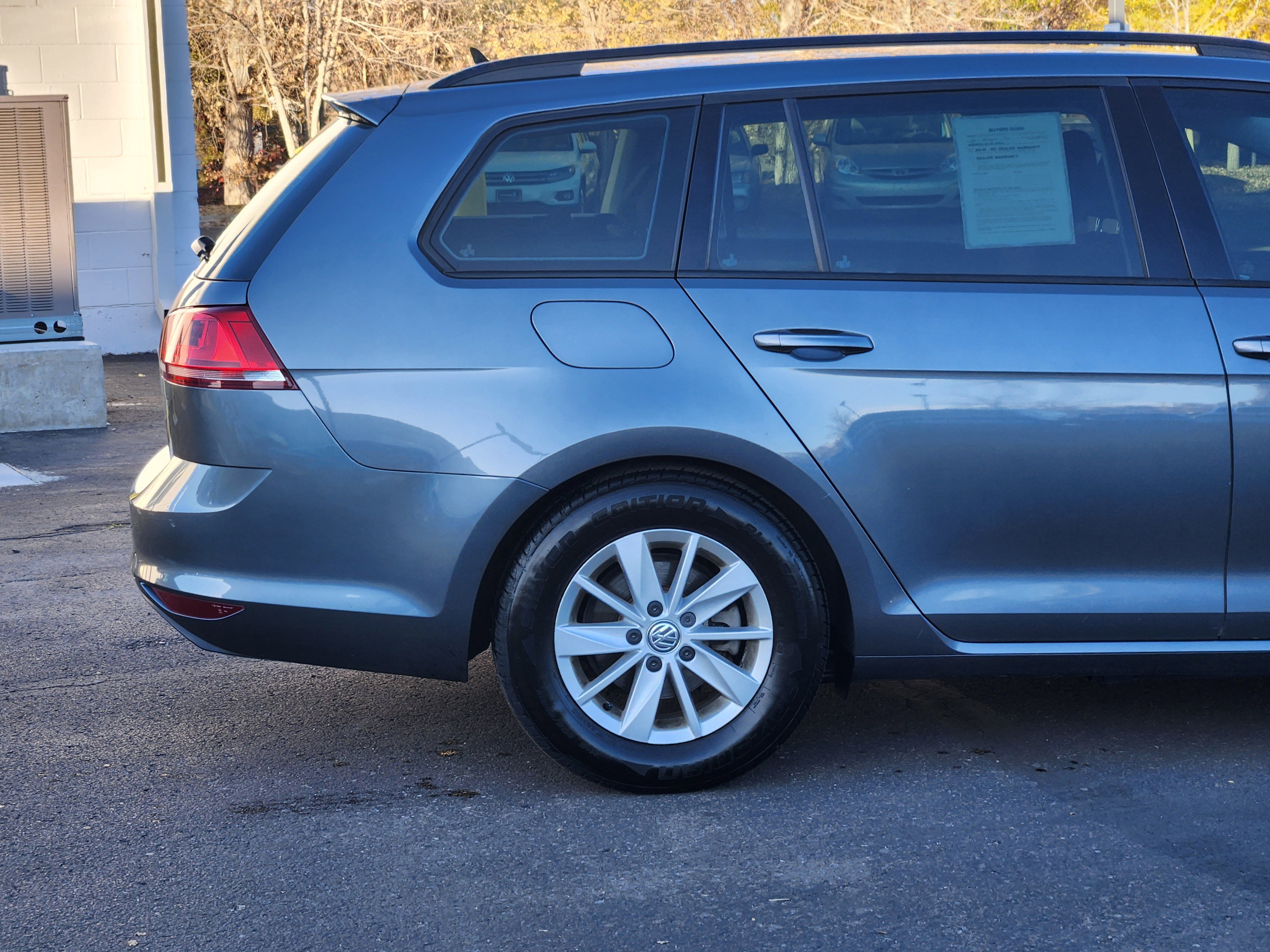 Used 2016 Volkswagen Golf S image 7