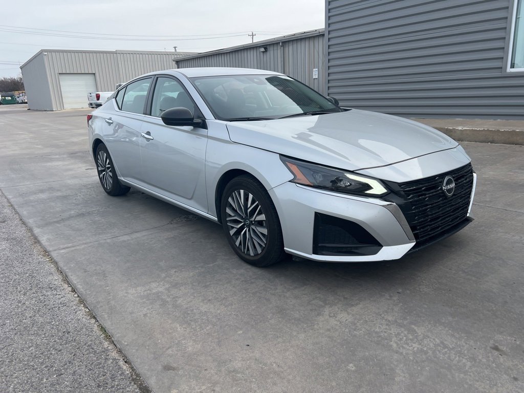 Used 2024 Nissan Altima 2.5 SV image 3