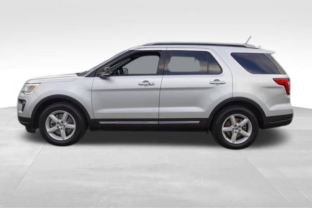 Used 2018 Ford Explorer XLT w/ Equipment Group 202A image 7