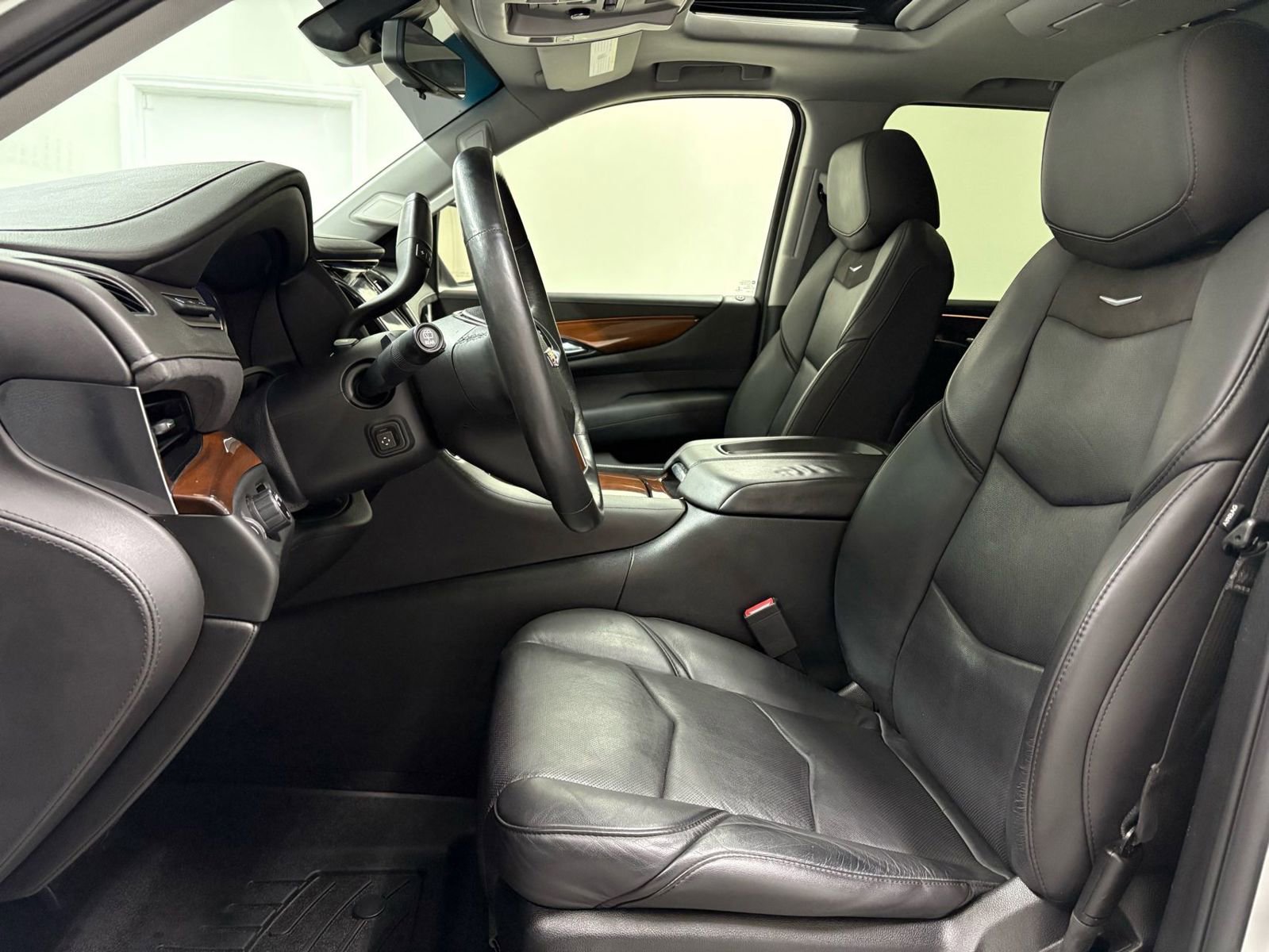 Used 2018 Cadillac Escalade Premium Luxury RWD image 13