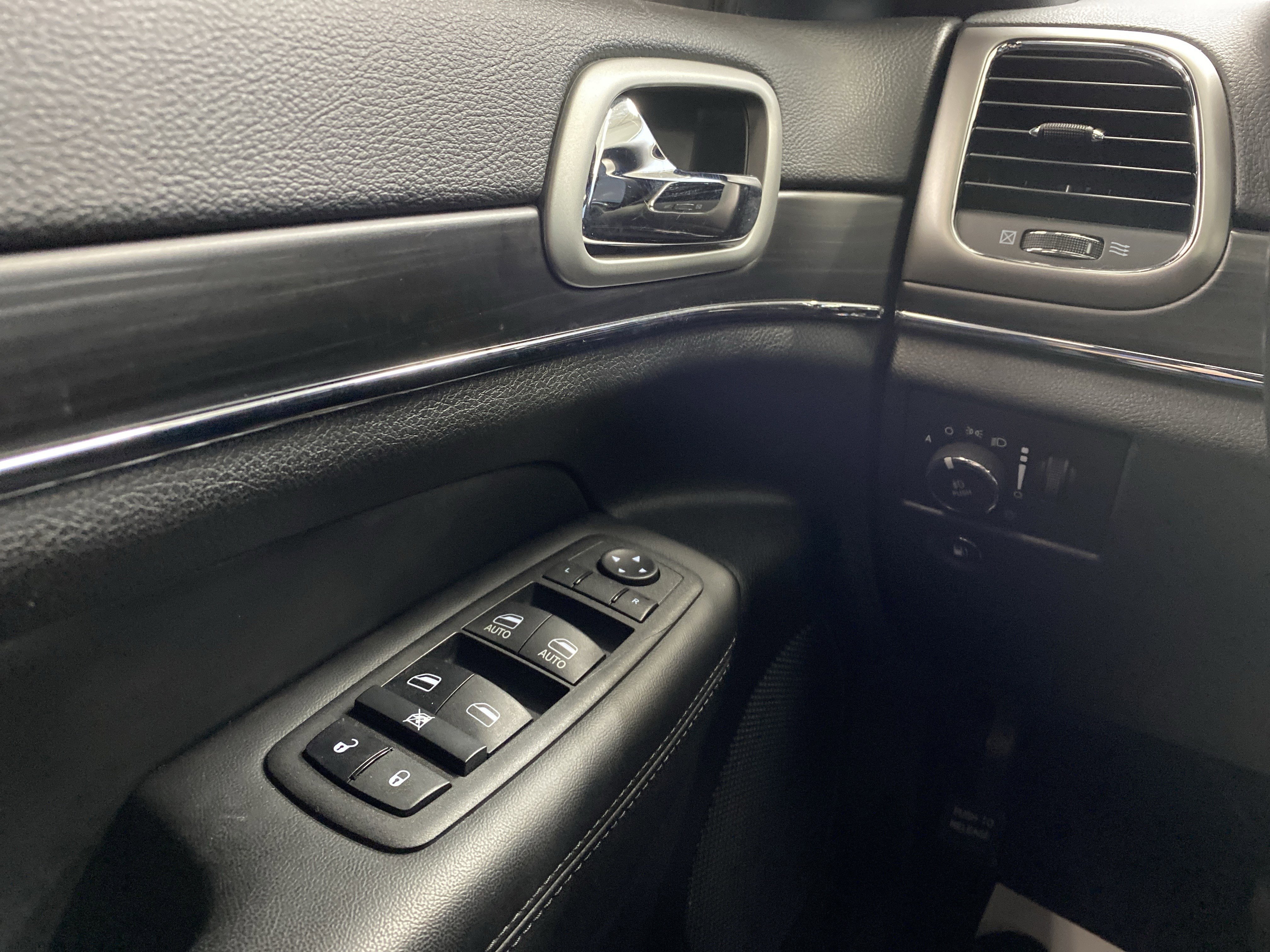 Certified 2022 Jeep Grand Cherokee Limited image 25