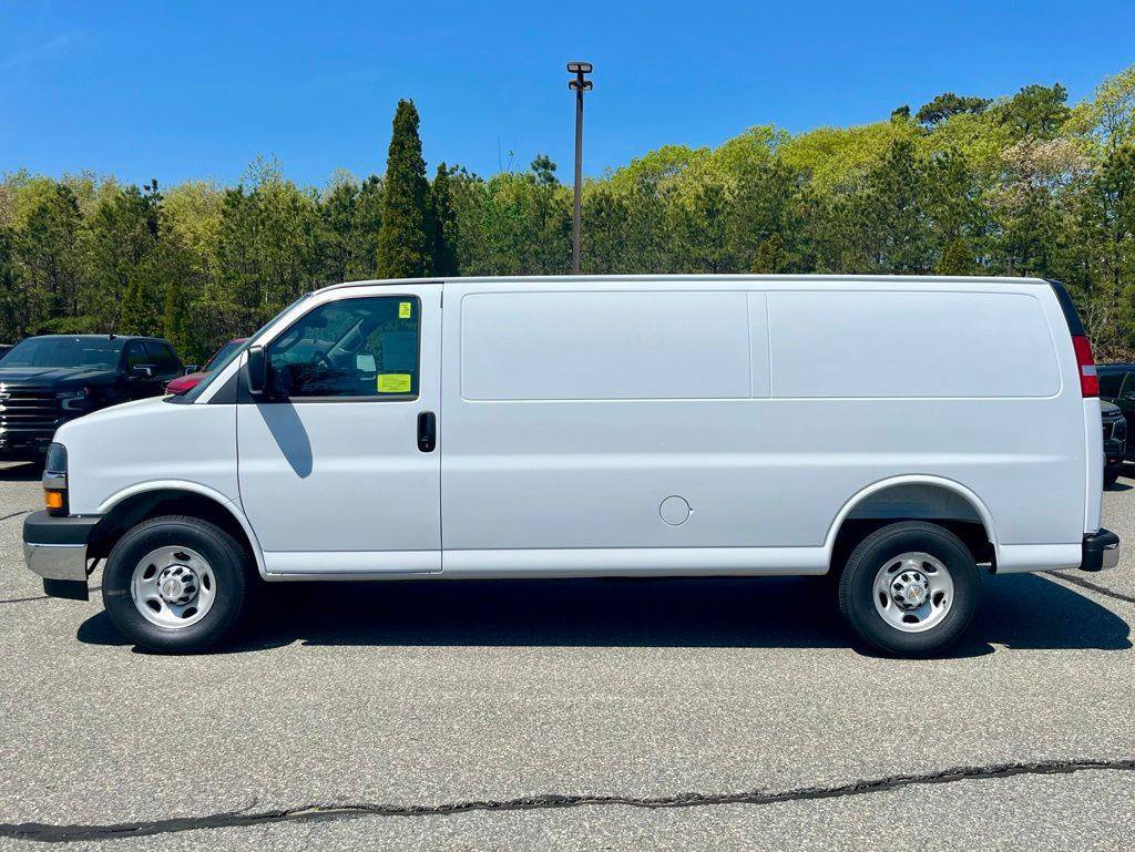New 2026 Chevrolet Express 2500 Extended w/ Driver Convenience Package RWD image 2