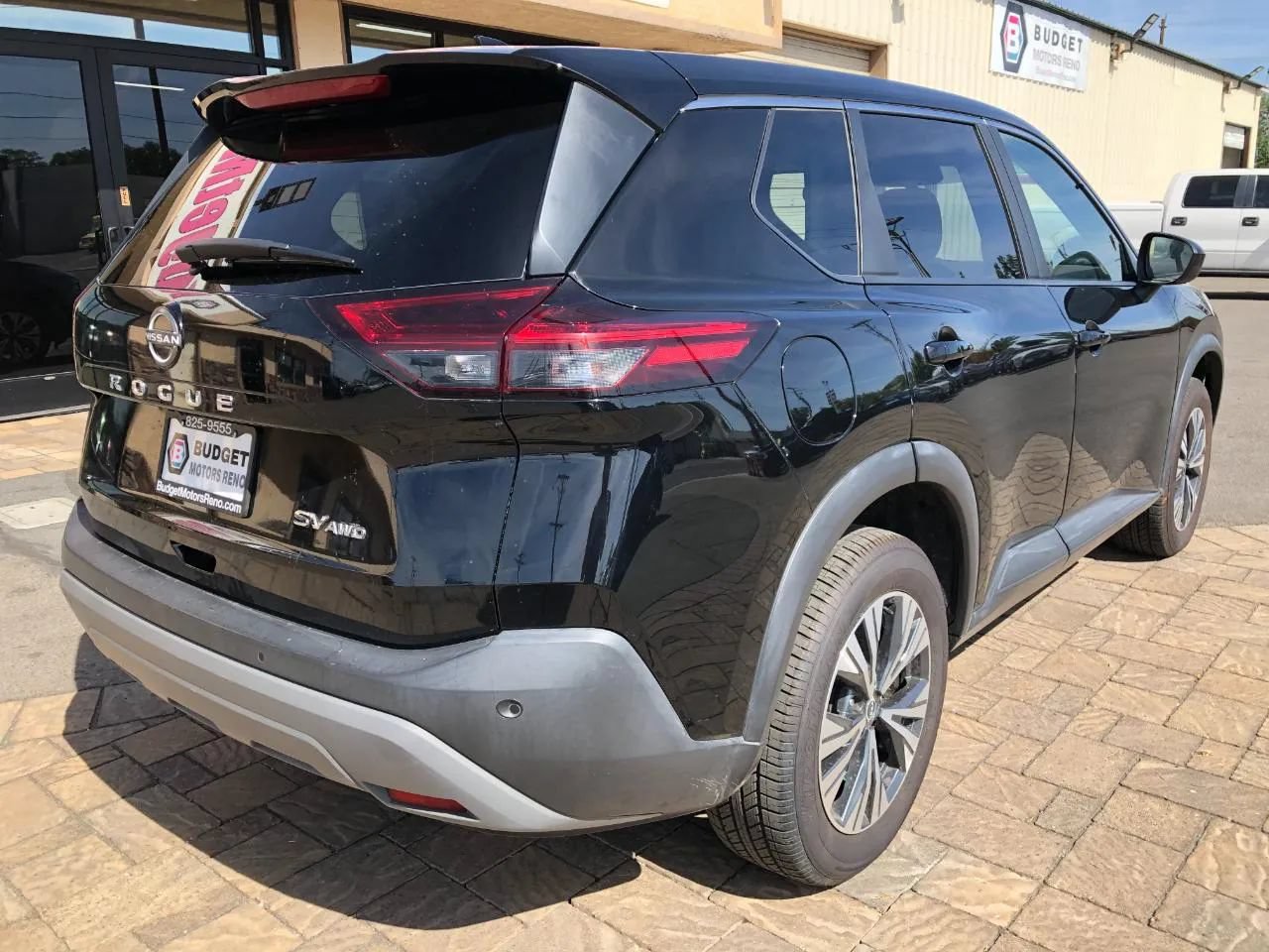 Used 2023 Nissan Rogue SV AWD/4WD image 2
