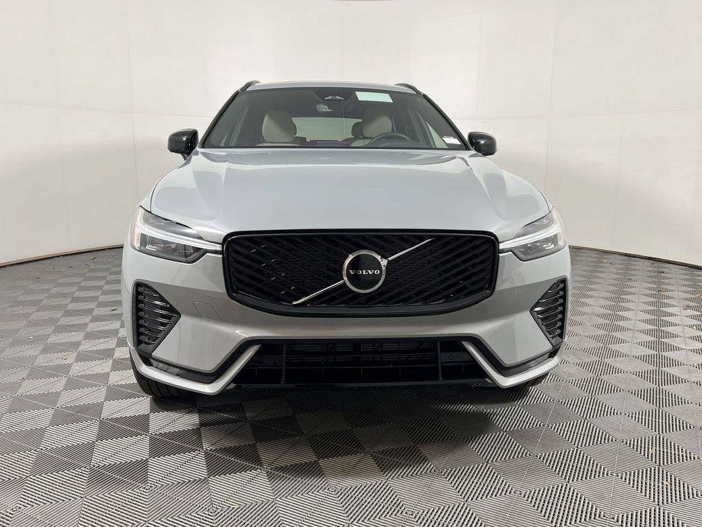 Used 2026 Volvo XC60 B5 Core AWD/4WD image 2