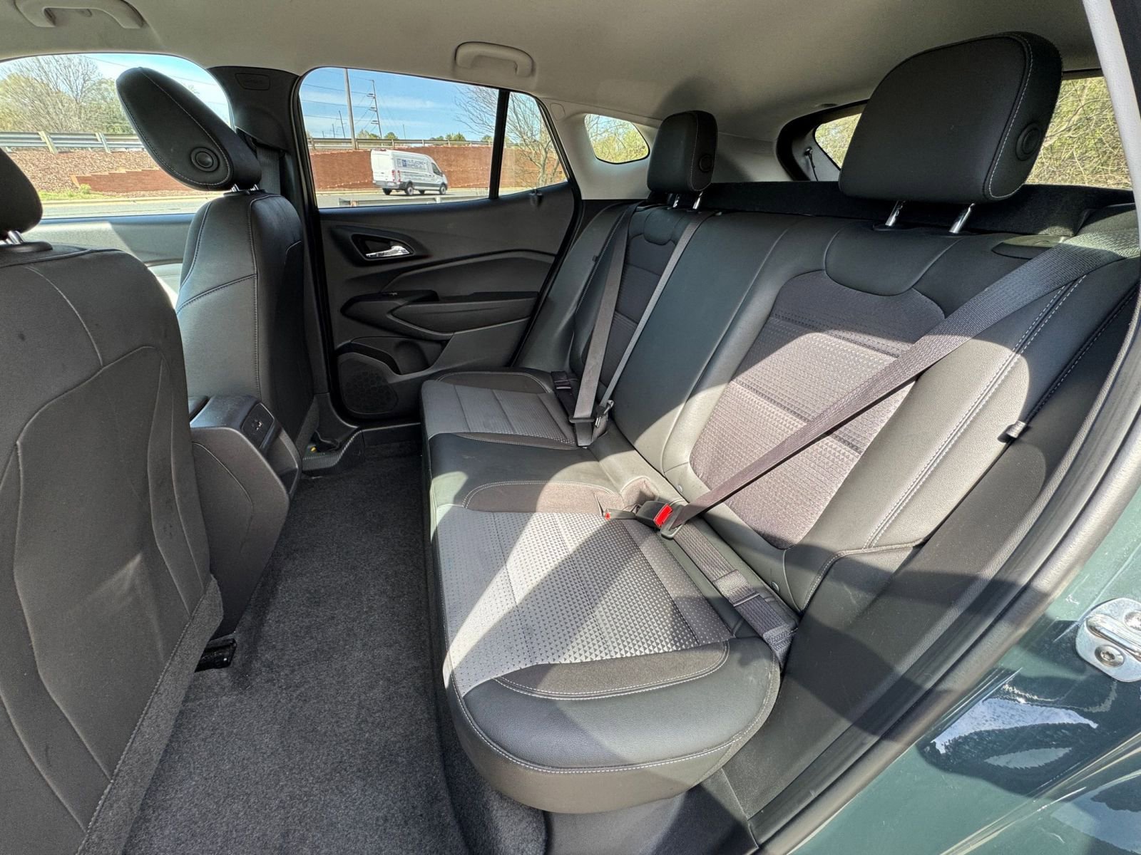 Used 2025 Chevrolet Trax LT image 33