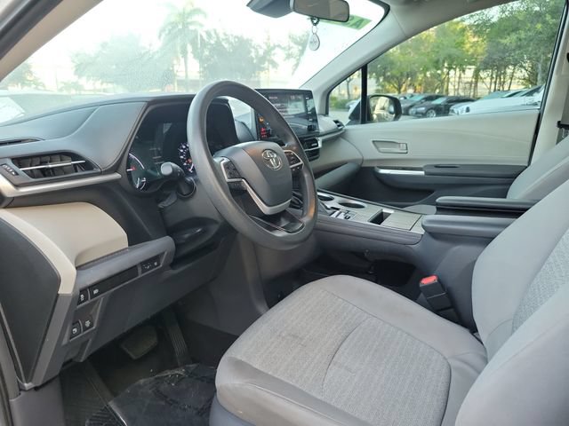 Used 2021 Toyota Sienna LE FWD image 11