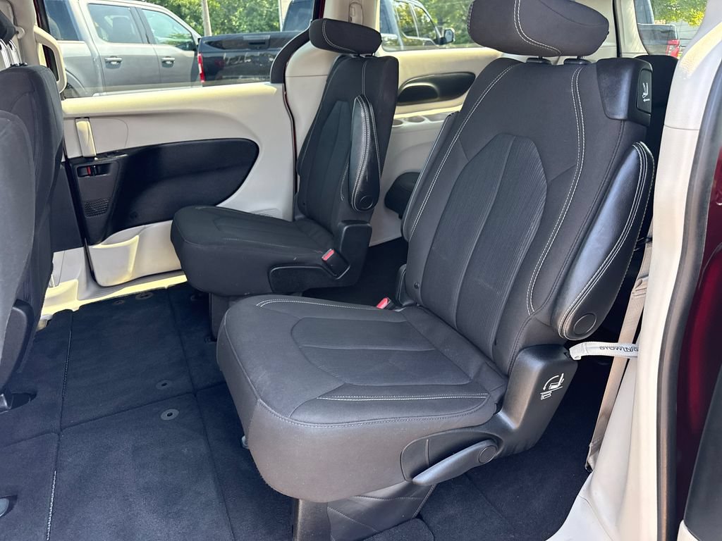 Used 2023 Chrysler Voyager LX FWD image 25