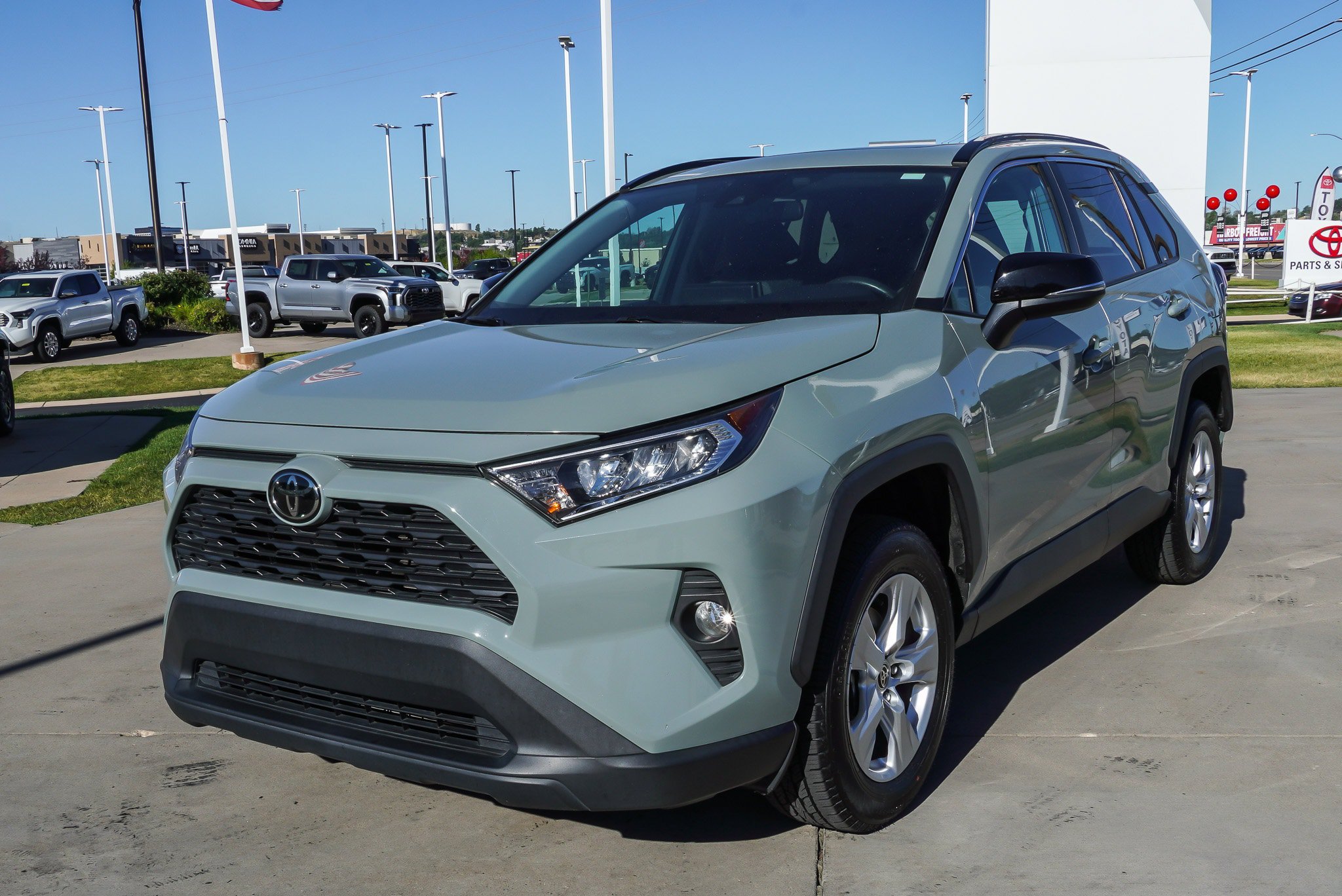 Certified 2021 Toyota RAV4 XLE w/ Convenience Package FWD image 4