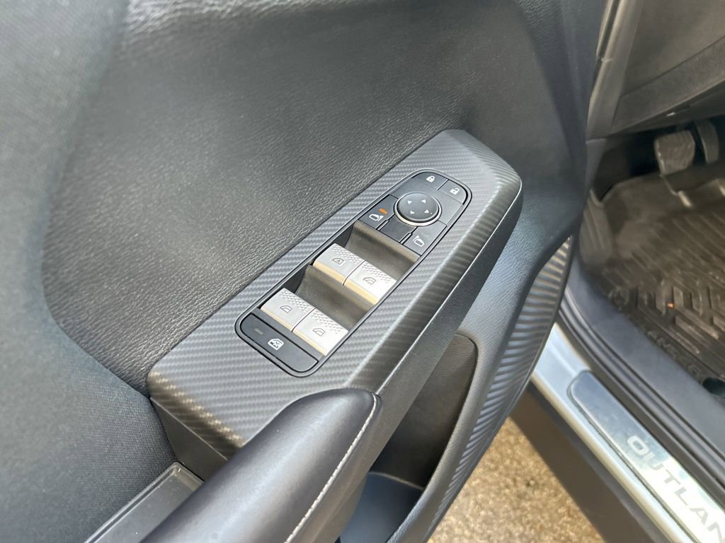 Used 2024 Mitsubishi Outlander ES image 35