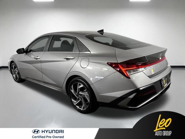 Used 2025 Hyundai Elantra SEL FWD image 4