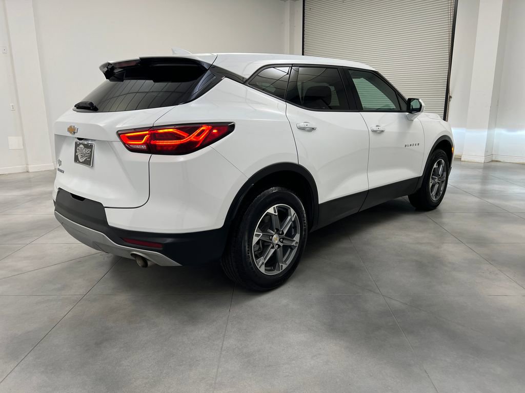 Used 2025 Chevrolet Blazer LT FWD image 7