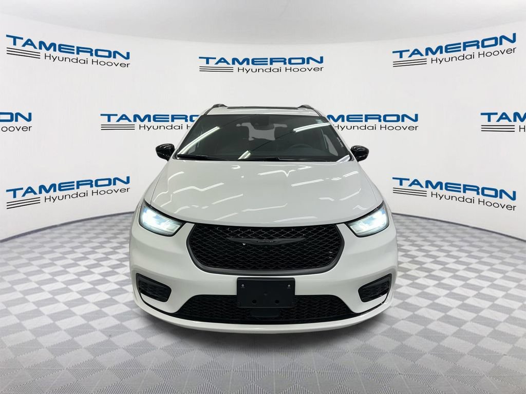 Used 2025 Chrysler Pacifica Limited FWD image 8