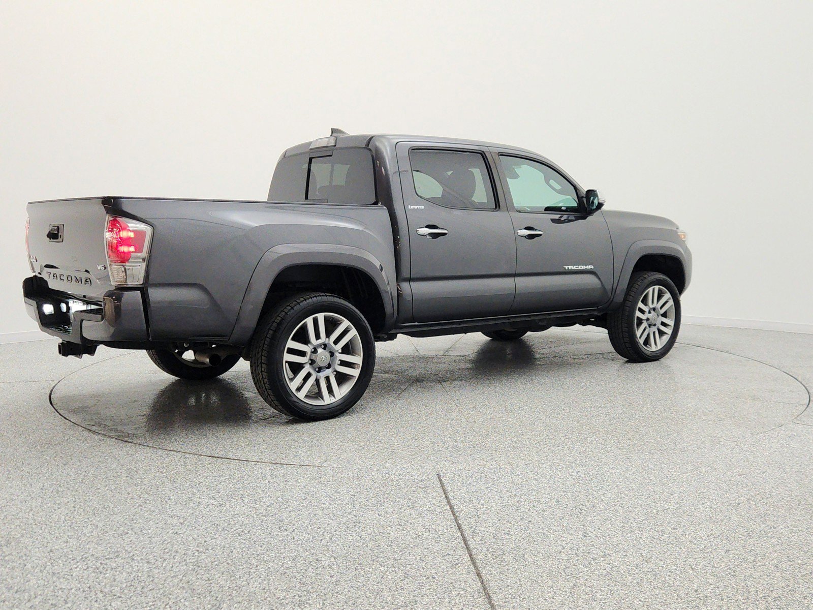 Used 2019 Toyota Tacoma Limited AWD/4WD image 5