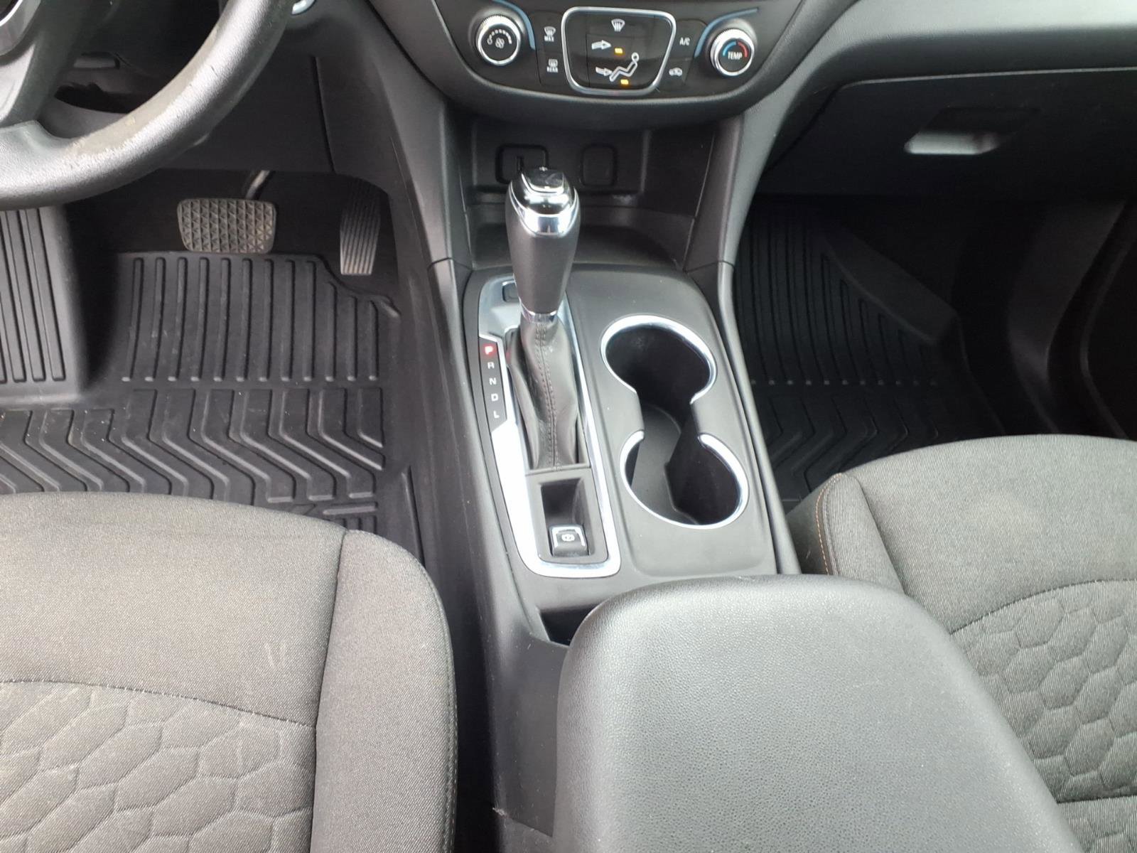 Used 2018 Chevrolet Equinox LT AWD/4WD image 18