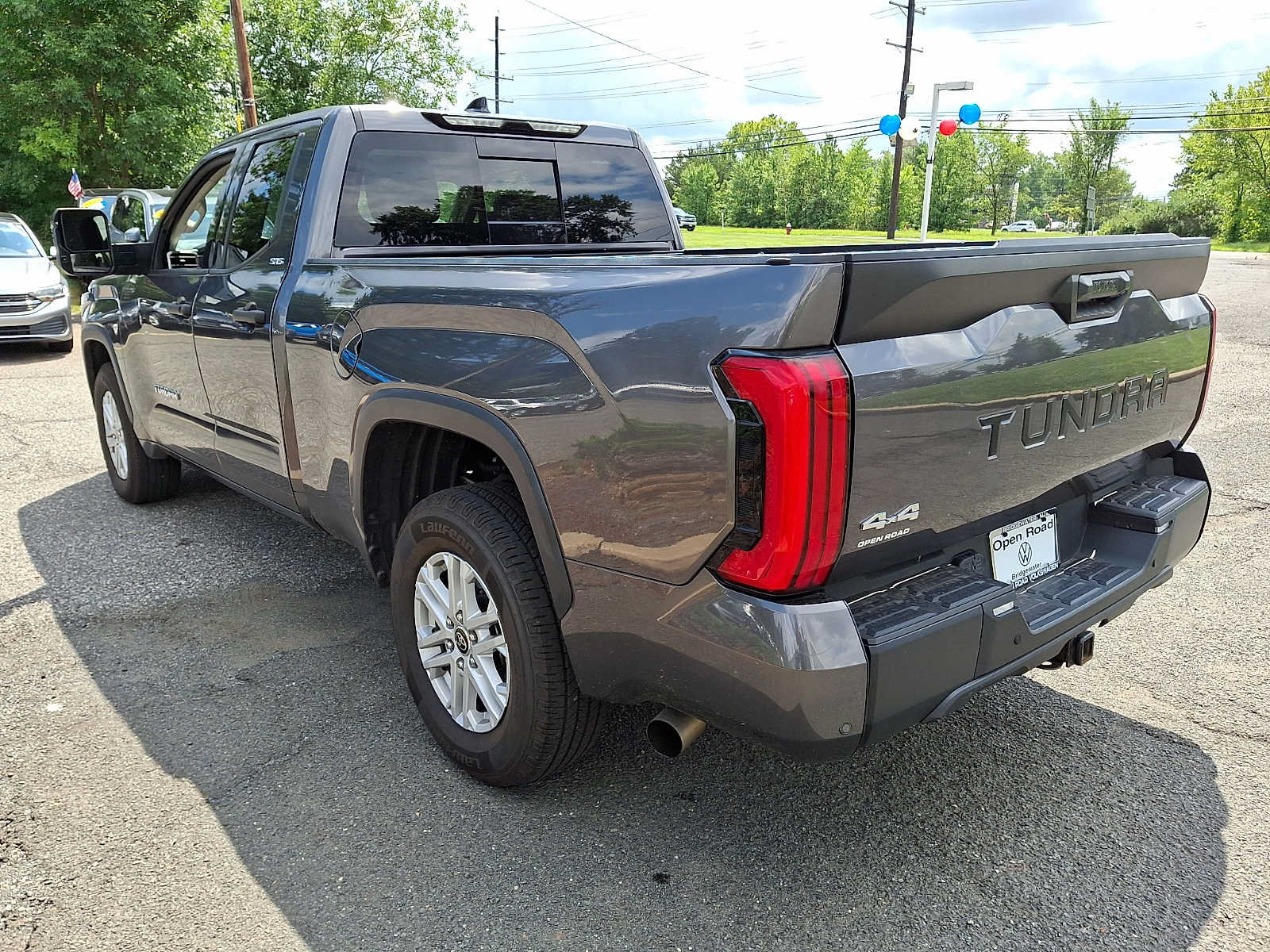 Used 2022 Toyota Tundra SR5 w/ SR5 Convenience Package AWD/4WD image 4