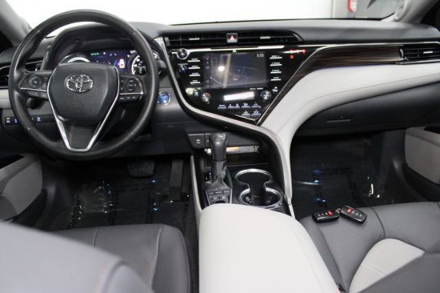 Used 2019 Toyota Camry XLE FWD image 2