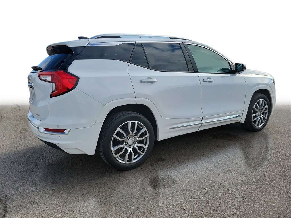 Used 2022 GMC Terrain Denali w/ Denali Premium Package image 4