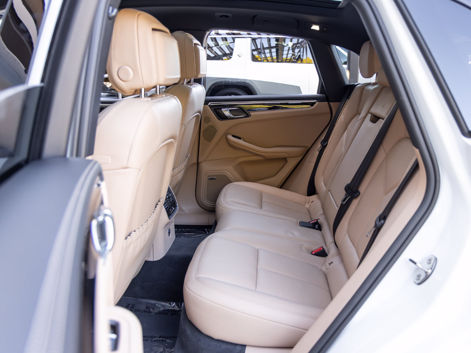 Certified 2026 Porsche Macan AWD/4WD image 46