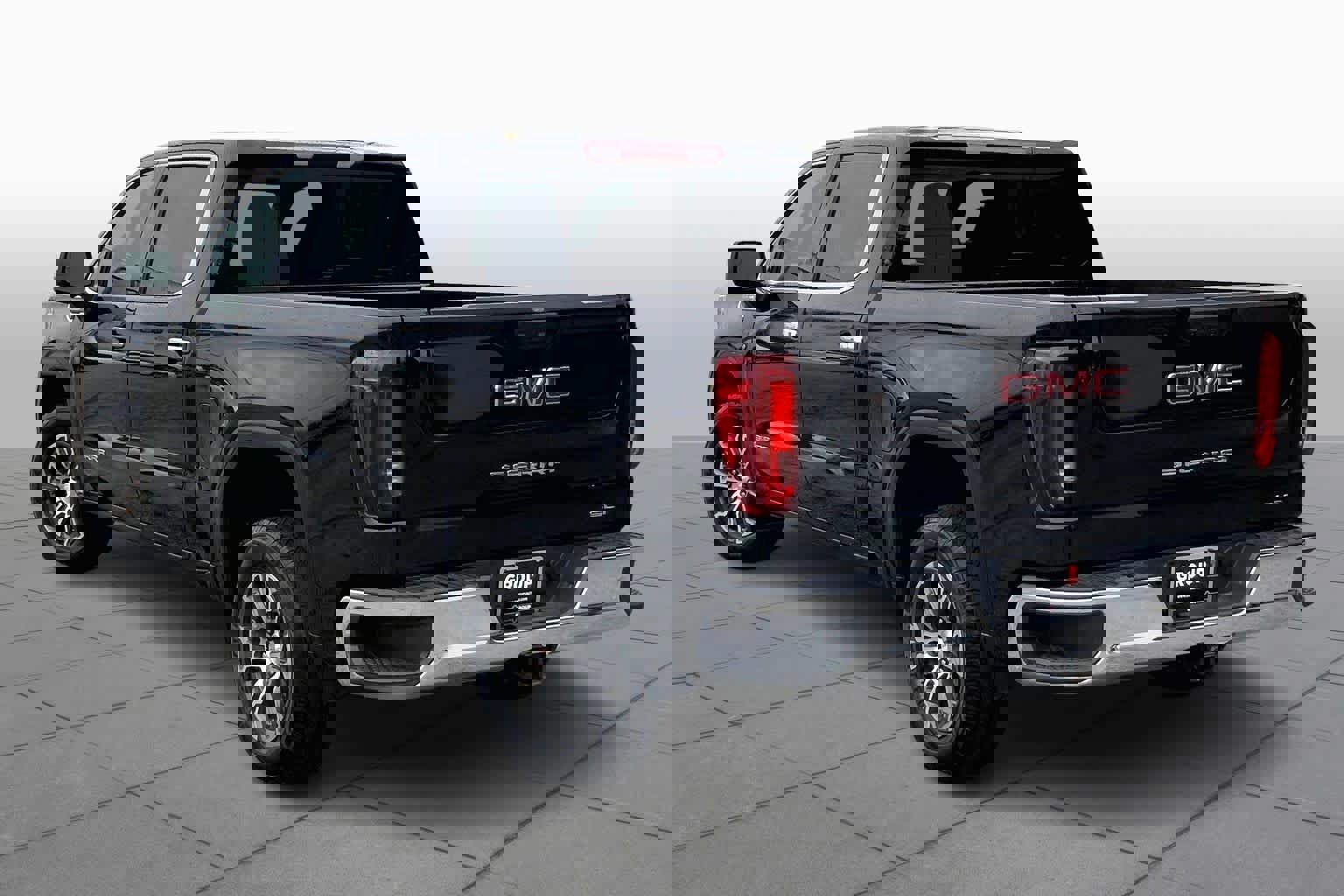 Used 2025 GMC Sierra 1500 SLT image 11