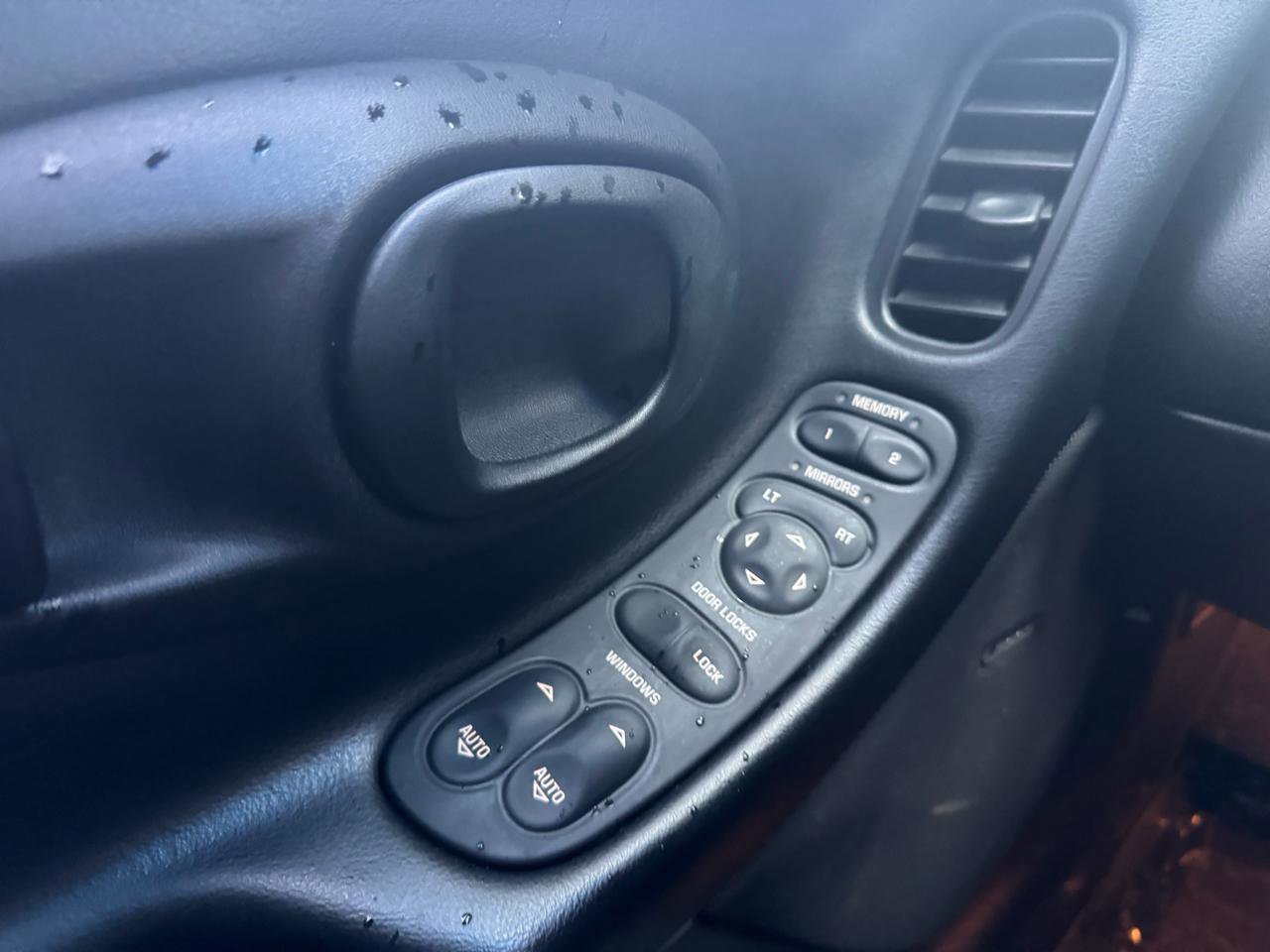 Used 2000 Chevrolet Corvette Coupe w/ Memory Pkg image 20