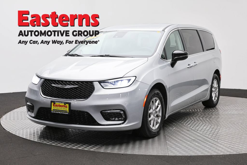 Used 2024 Chrysler Pacifica Touring-L