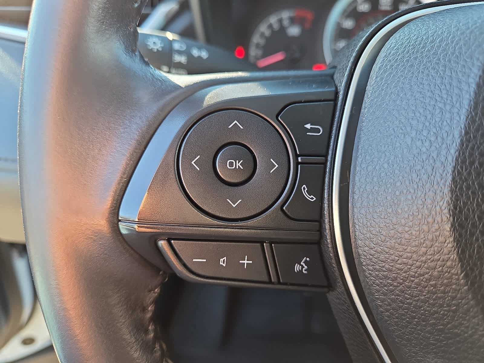 Certified 2022 Toyota Corolla Cross LE image 23