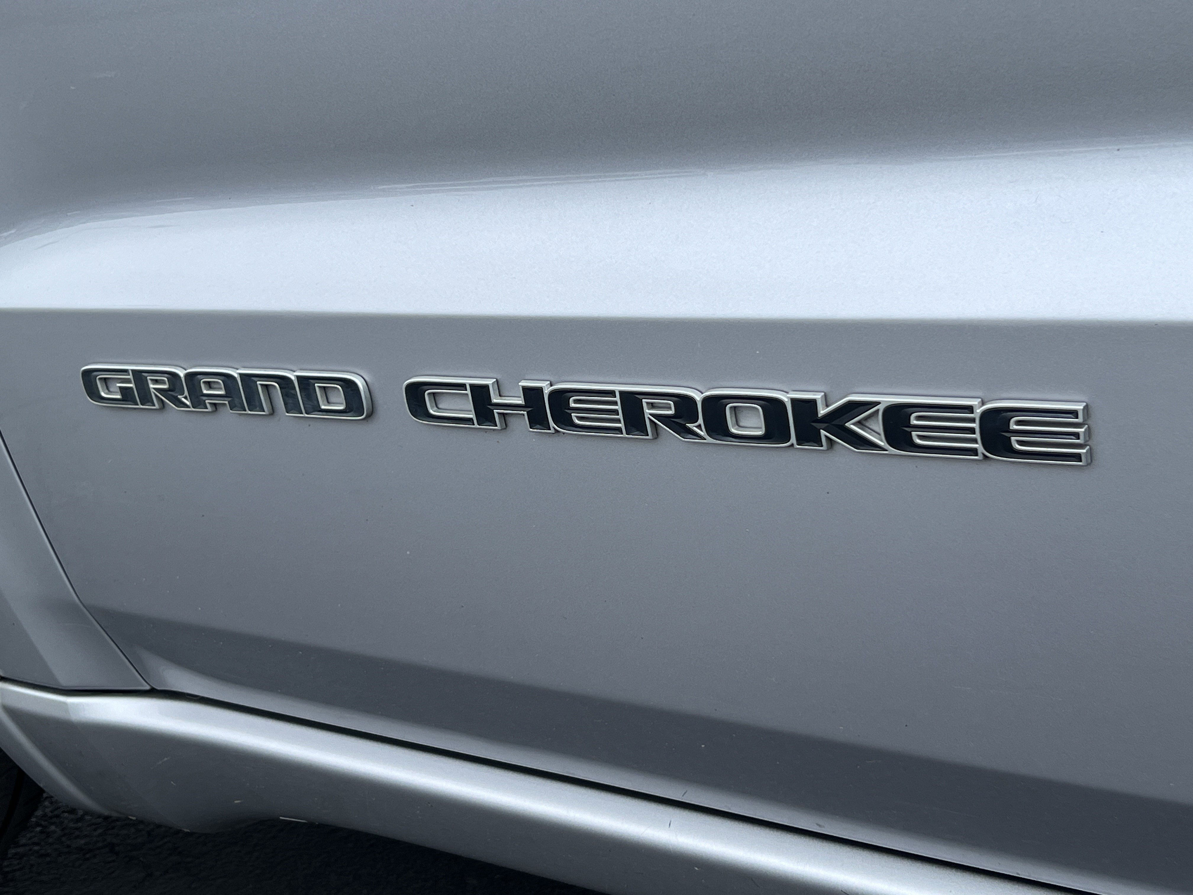 Used 2021 Jeep Grand Cherokee Overland AWD/4WD image 9