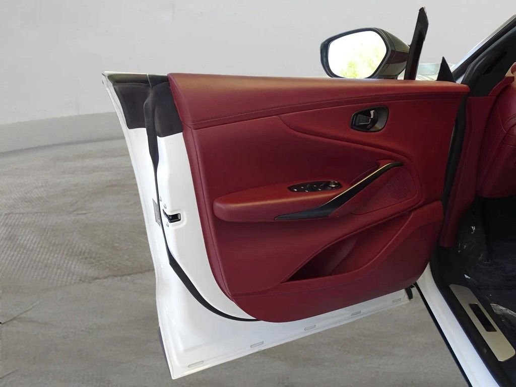 Used 2021 Aston Martin DBX image 28